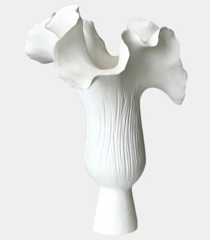 Petal Bloom Ceramic Vase – Handcrafted Sculptural Design