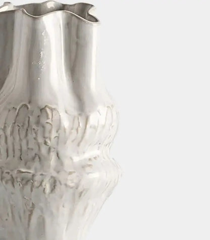 Elowen Textured Porcelain Vase – White Sculptural Ribbed Vessel 21.8 cm / 8.58 in