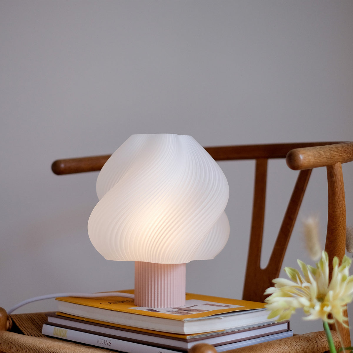 Crème Atelier soft serve lamp, Medium, Wild Strawberry